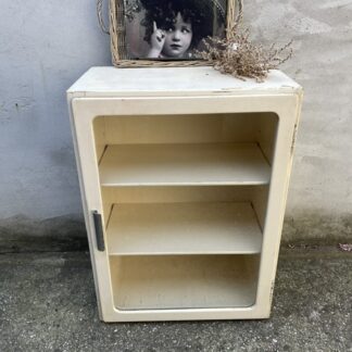 Vitrinekast Piet Zwart keuken jaren 40