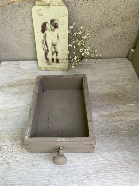 Oud ladenkastje met heel veel kleine laatjes - Afbeelding 16